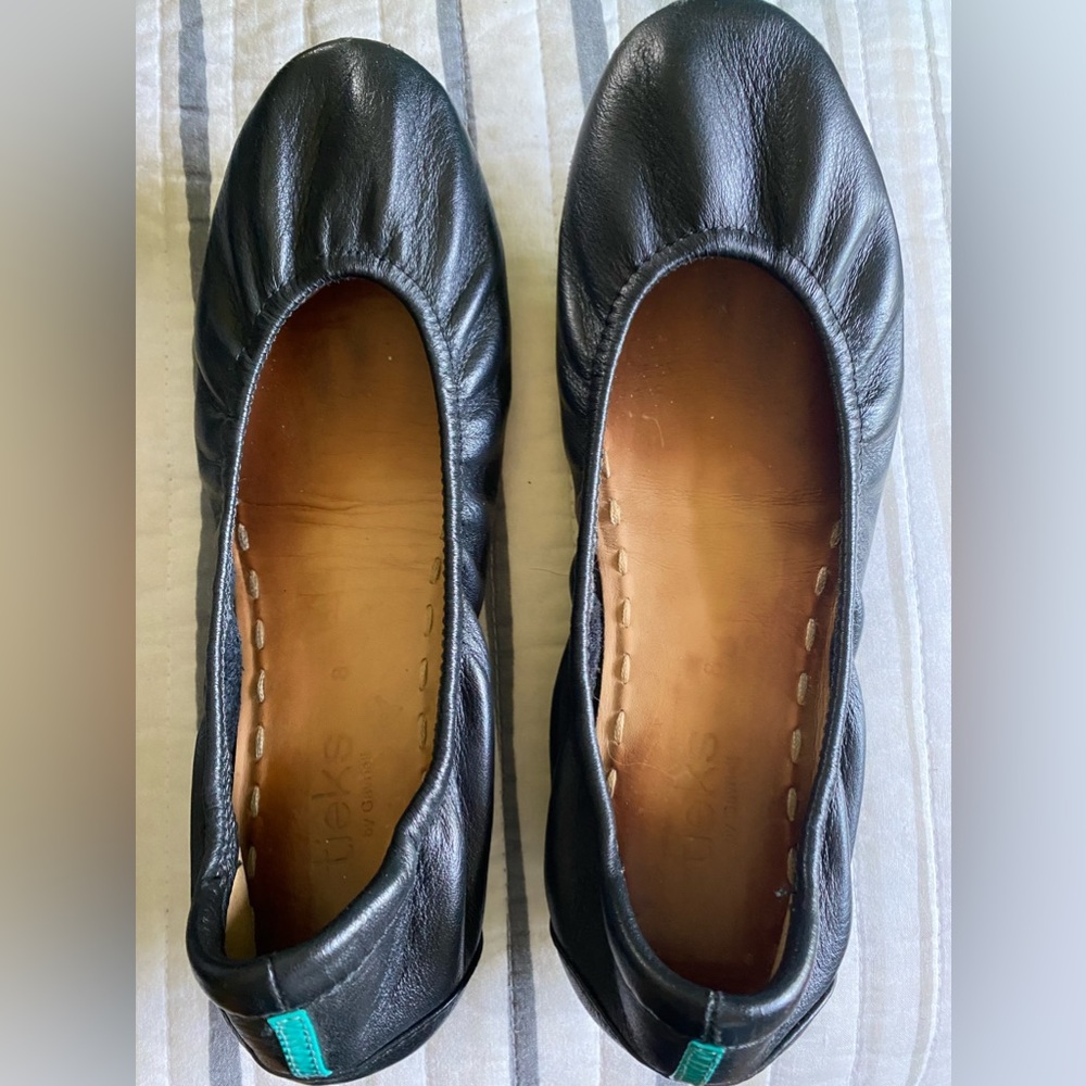 Size 8 Matte Black Tieks